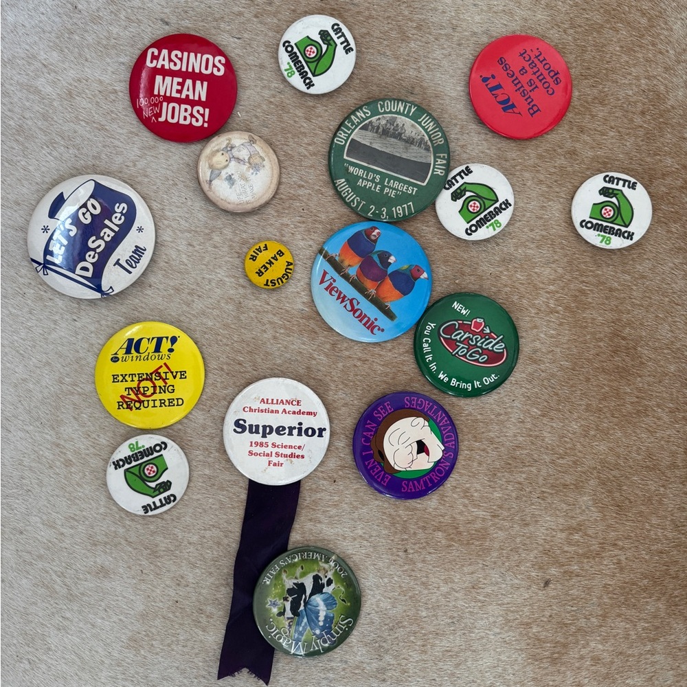 Vintage Lot of Pins / Buttons